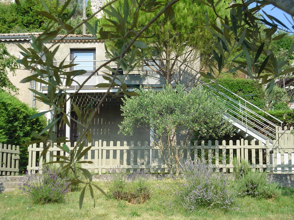La Cabane De Pepe Emilien Bed & Breakfast Chomerac Bagian luar foto