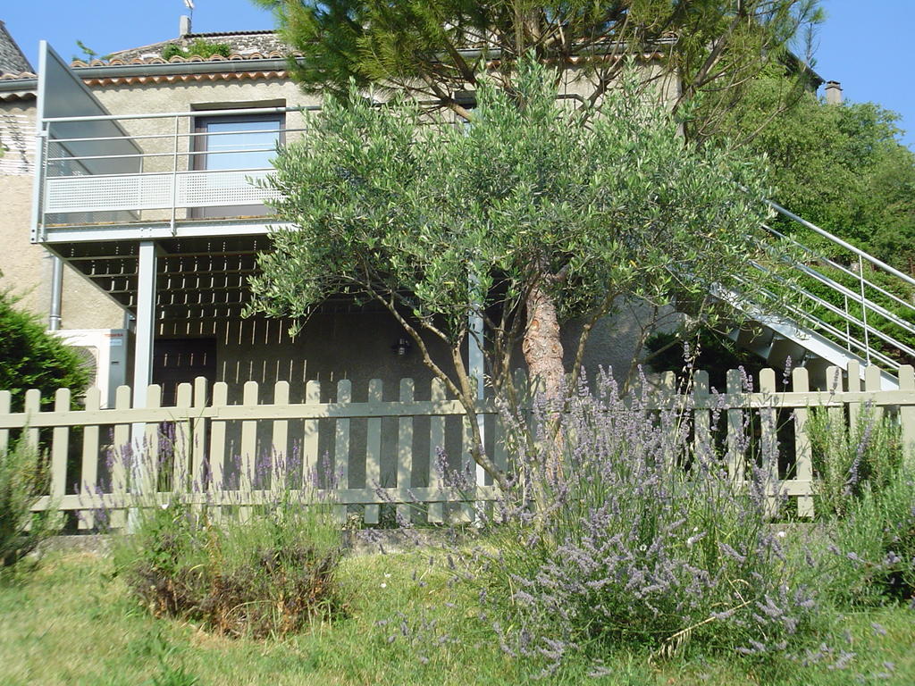 La Cabane De Pepe Emilien Bed & Breakfast Chomerac Bagian luar foto