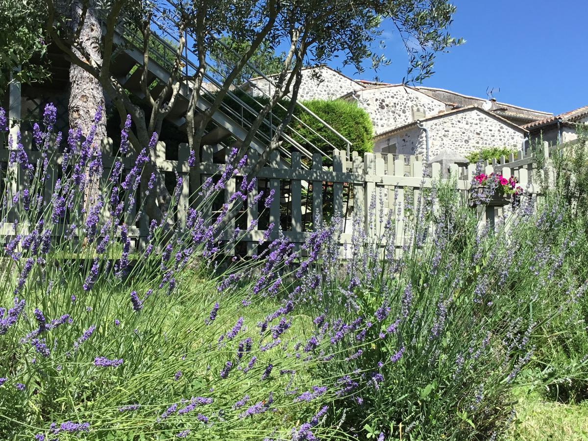 La Cabane De Pepe Emilien Bed & Breakfast Chomerac Bagian luar foto
