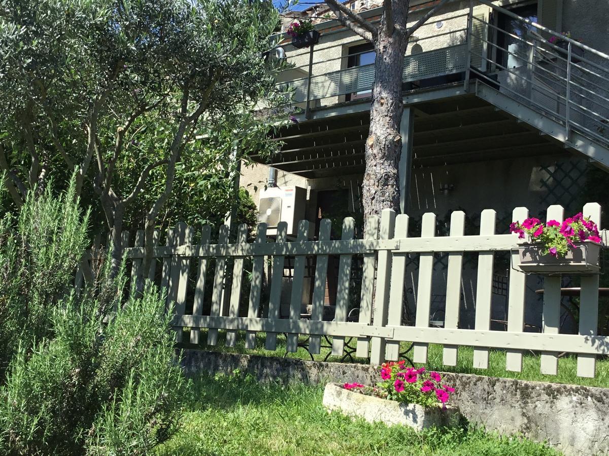 La Cabane De Pepe Emilien Bed & Breakfast Chomerac Bagian luar foto